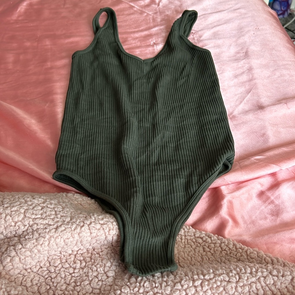 Love charm m/l green body suit